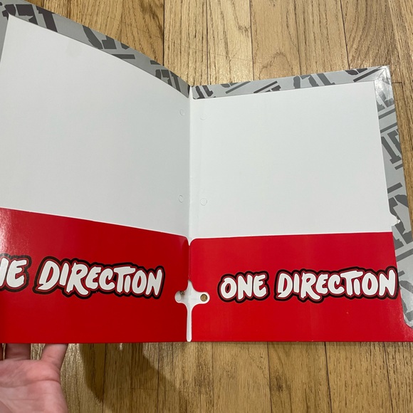 One Direction folder - Picture 2 of 3